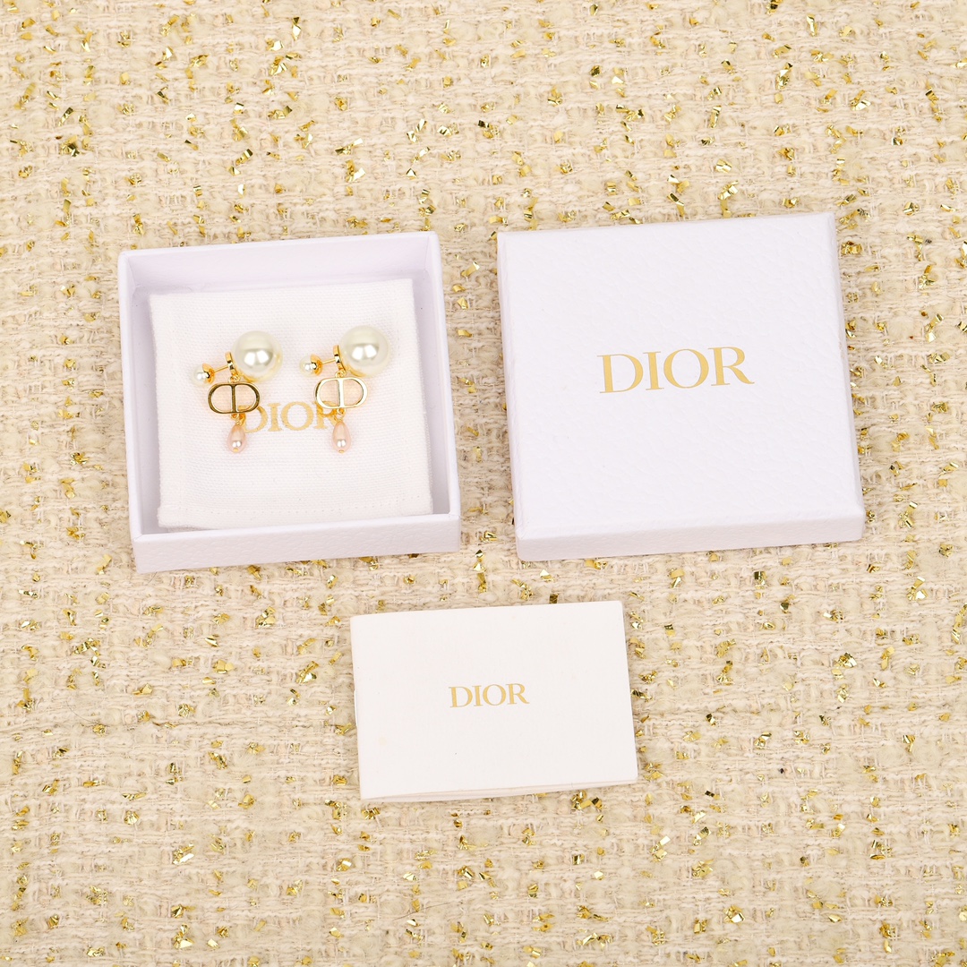 Dior CD letter drop pearl earrings
