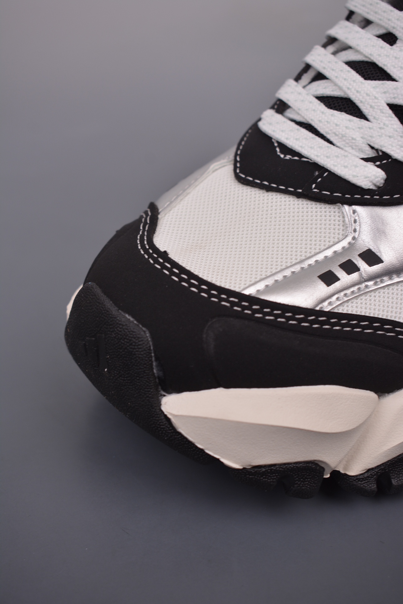 Adidas XLG Runner Deluxe Black White Metallic Silver IH0429