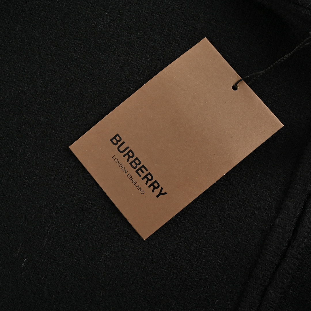 Burberry 24Fw rabbit limited edition black and white striped knitted zipper cardigan