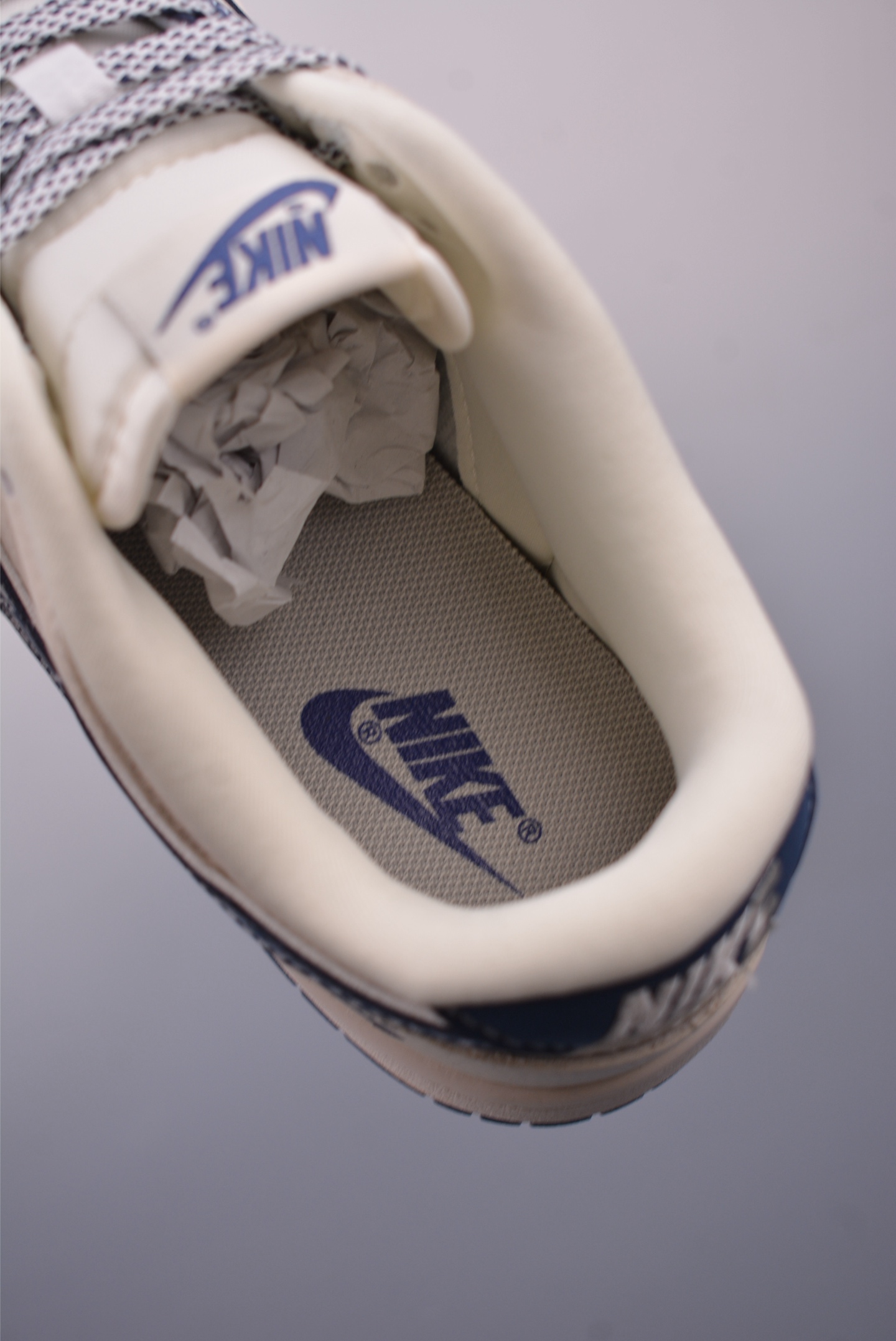 Supreme x Nike SB Dunk Low sneakers Off-white and blue LW1818-116