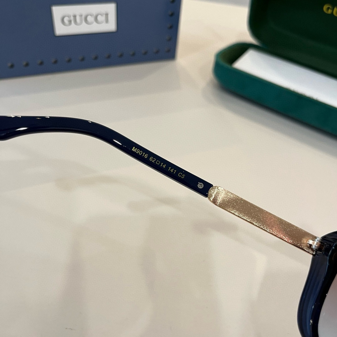 Gucci Round Frame Sunglasses