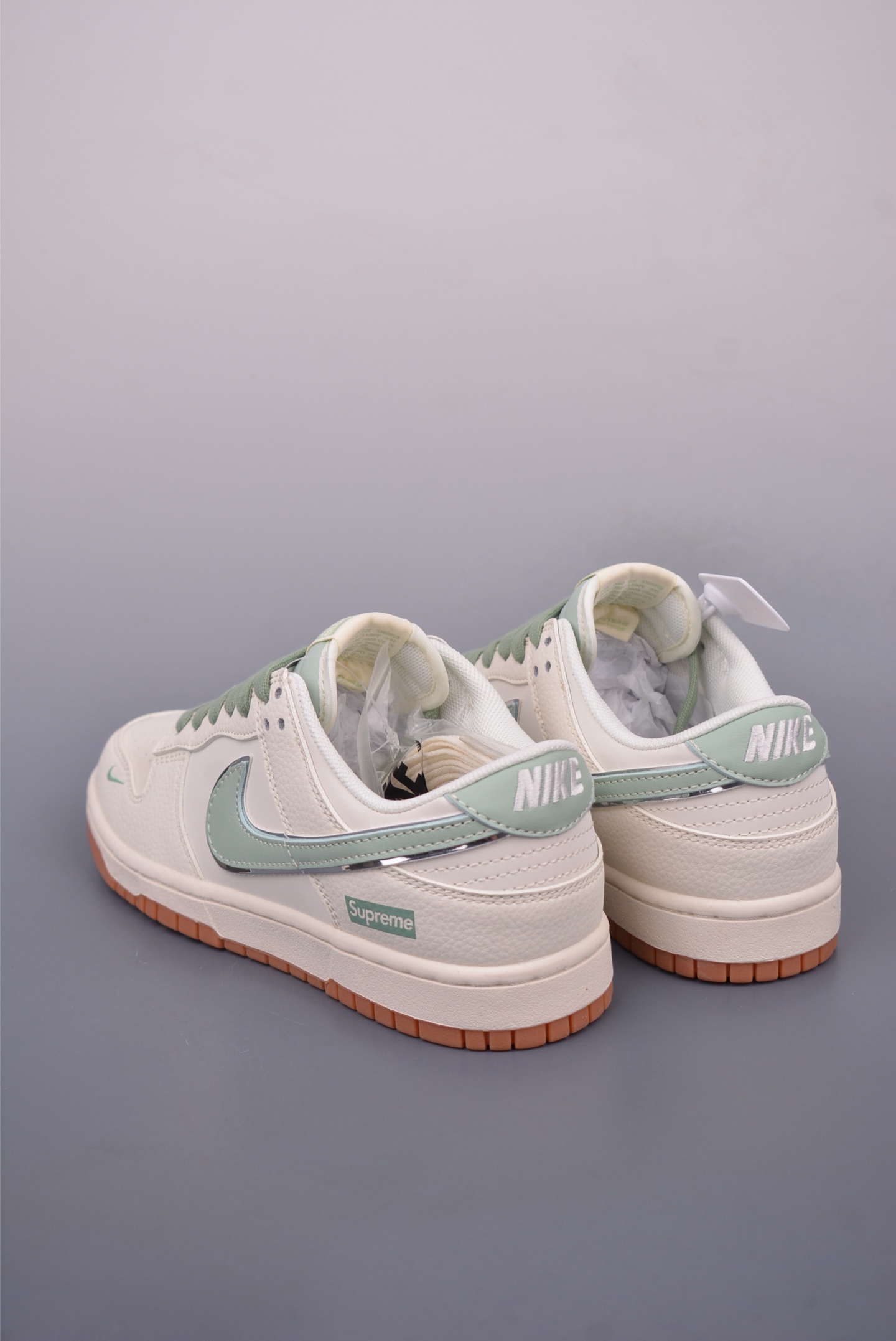 Supreme x Nike SB Dunk Low 