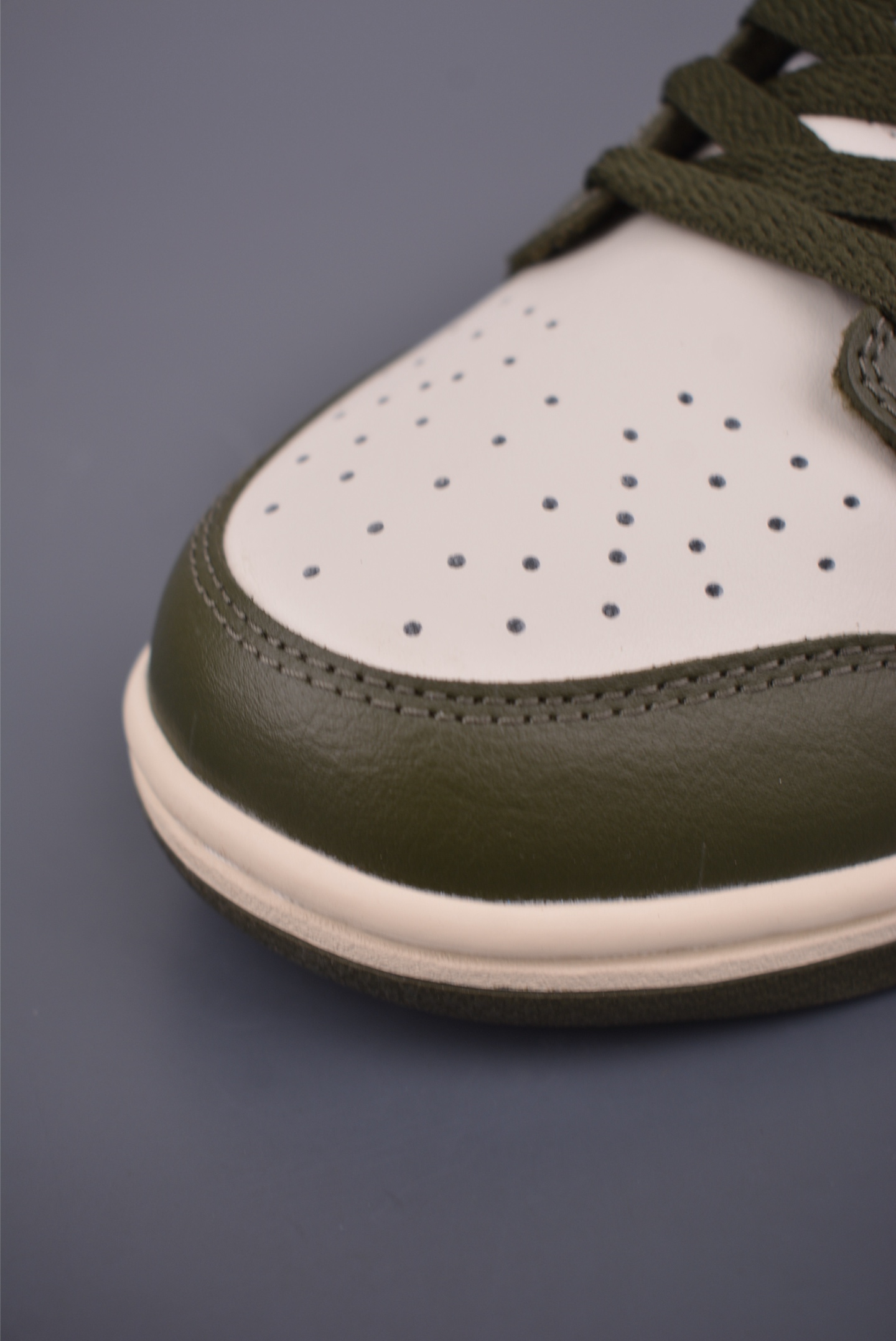 Nike Dunk Low “Cargo Khaki” HF5441-102