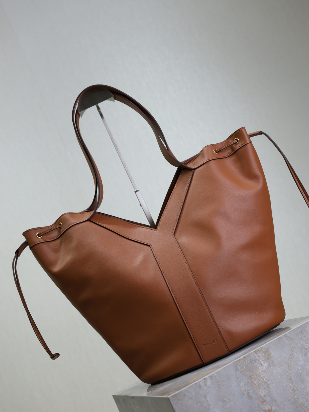 Yves Saint Laurent Leather HOBO Large Handbag 833160