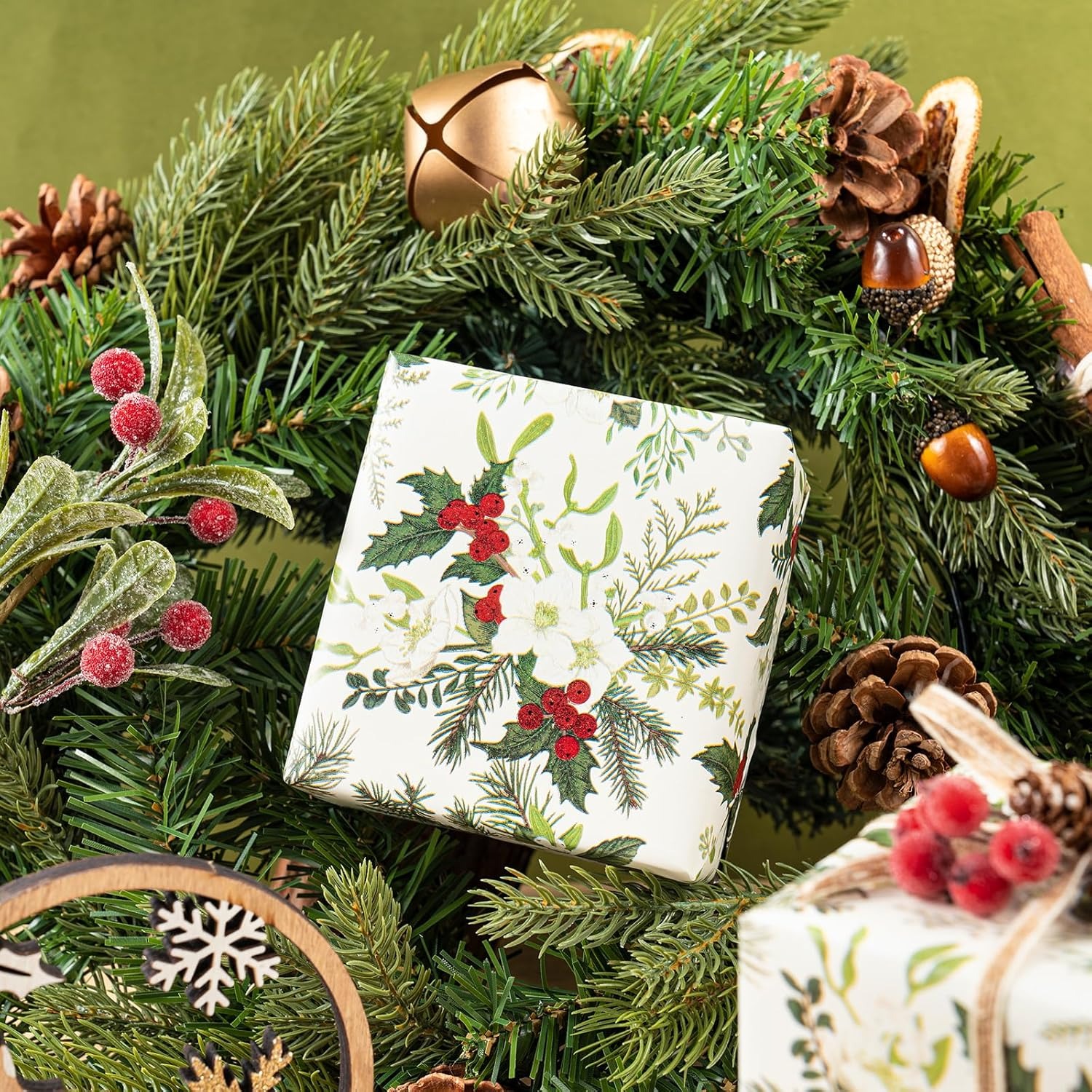 🎄Early Christmas Sale 🔥Christmas Wrapping Paper – White Floral with Green Leaves & Red Berries