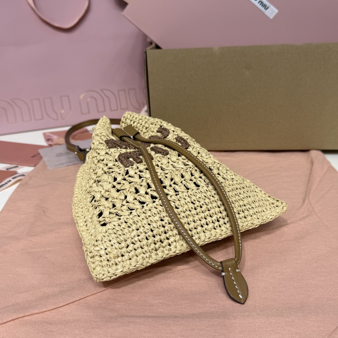 Miu Miu woven raffia bag 5ND016