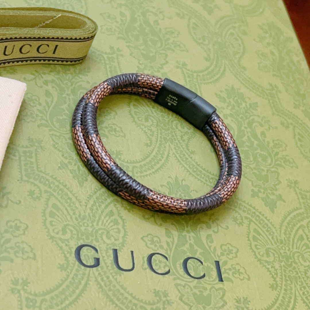 Gucci leather bracelet