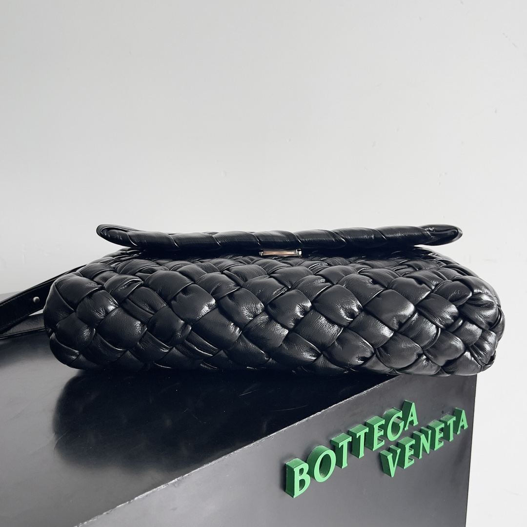 Bottega Veneta 24 Rumple Messenger Bag 776519