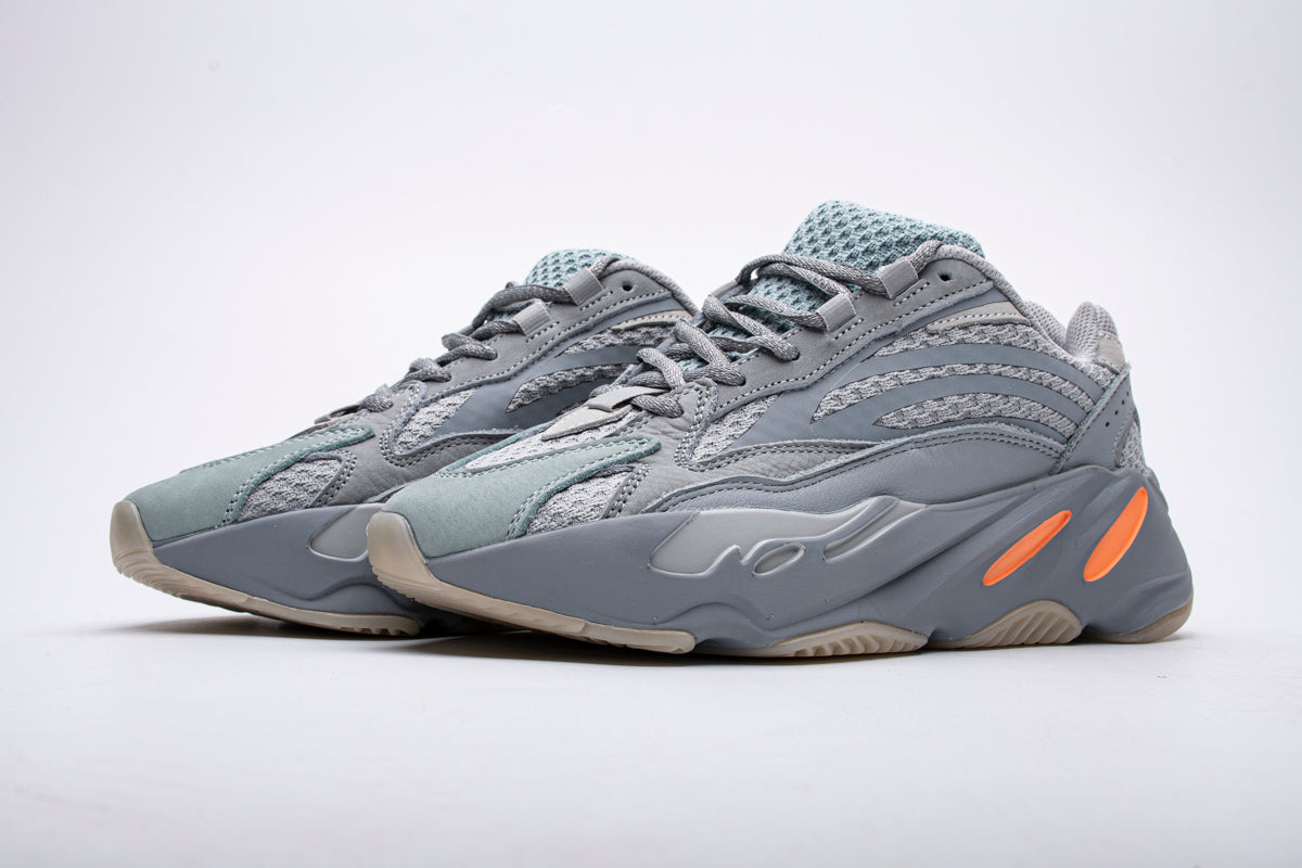700V2