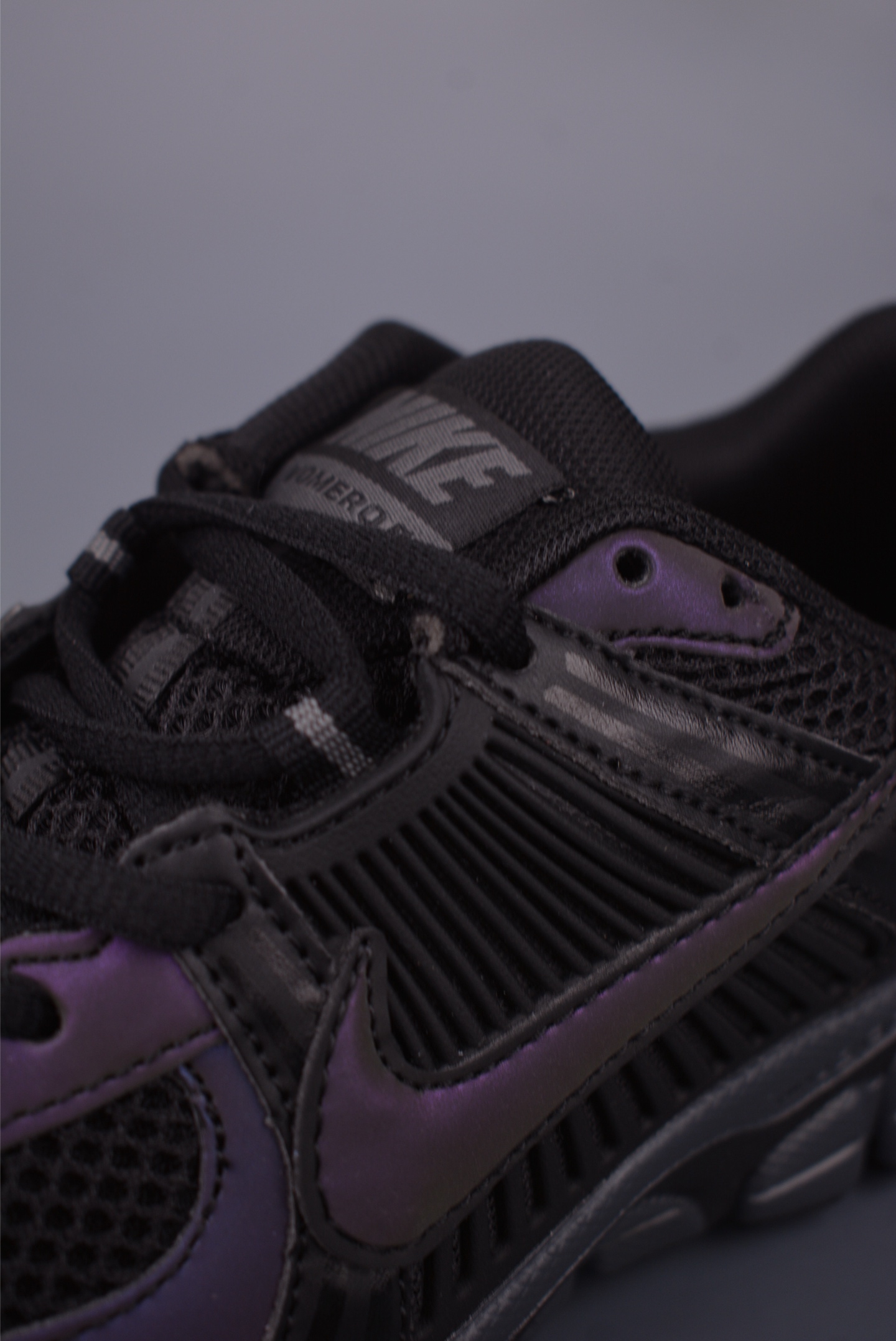 NIKE ZOOM Vomero 5 SP 