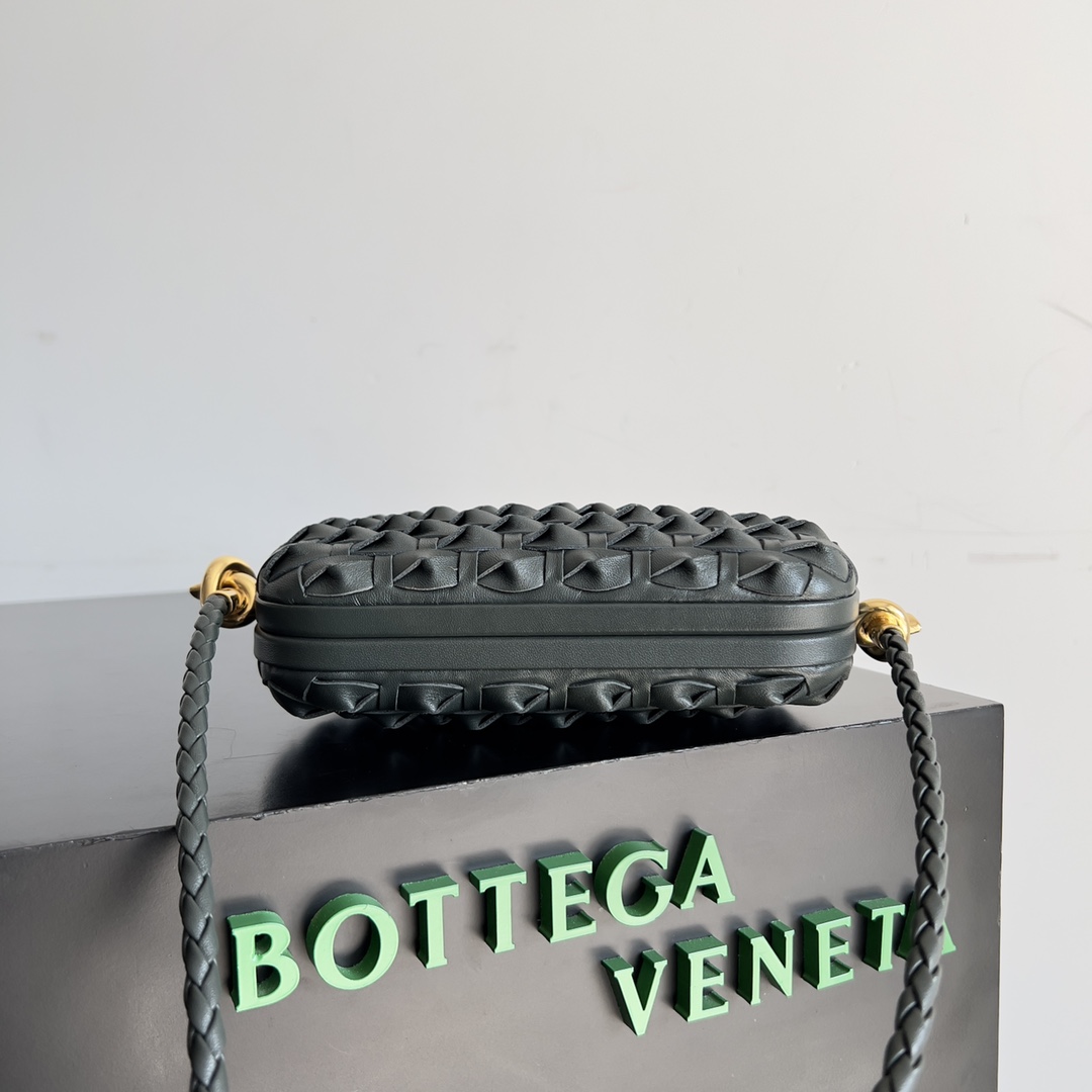 Bottega Veneta Knot woven evening bag 717623