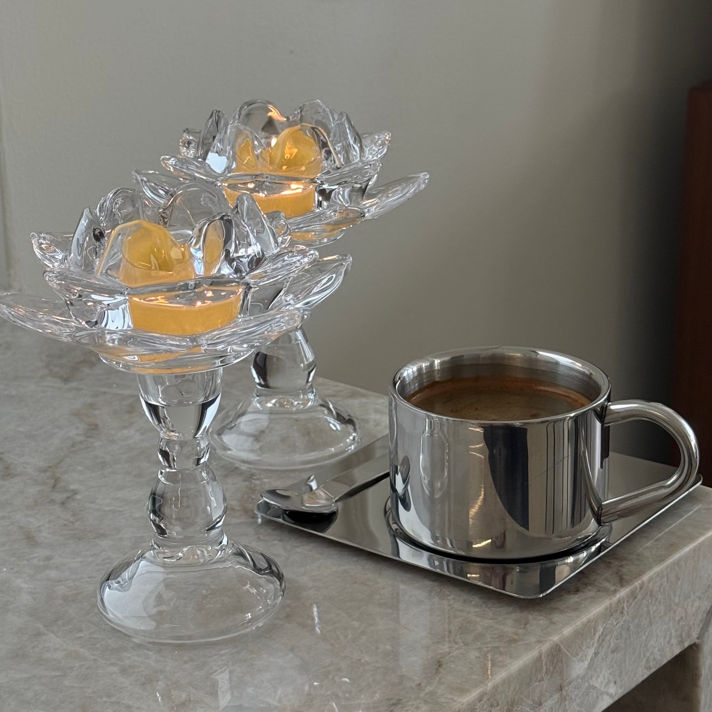 🔥ON SALE ALERT!🔥Vintage crystal flower-shaped candle holders