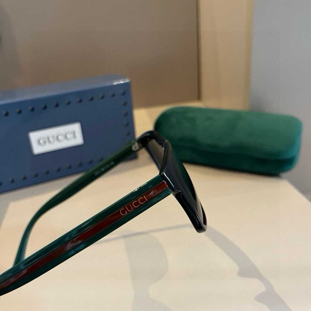 Gucci Round Frame Sunglasses
