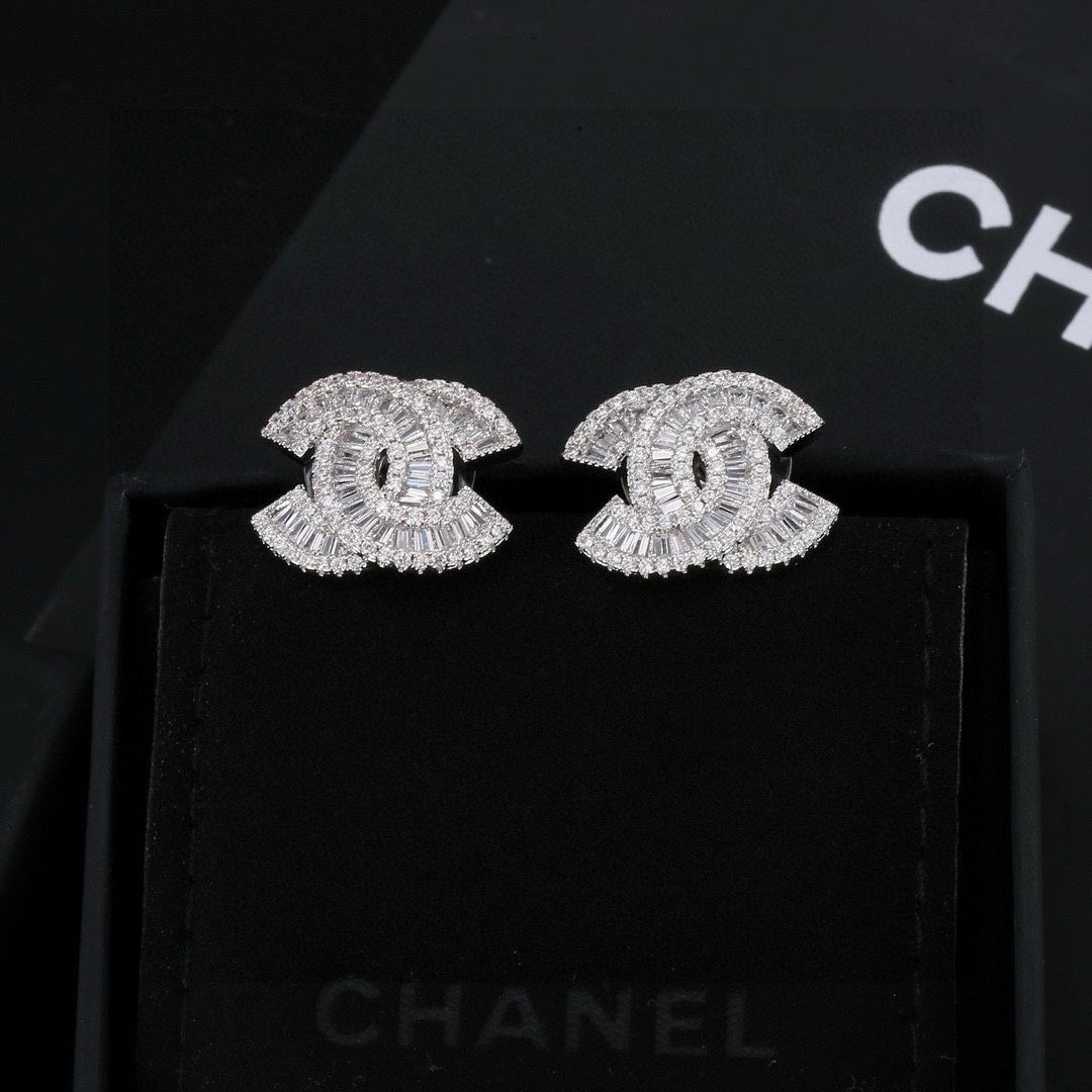 CHAN 24 classic letter diamond earrings