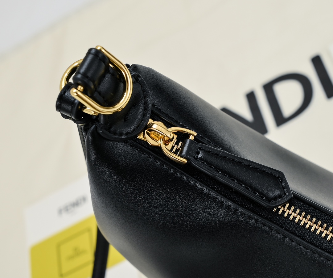 FENDI praphy underarm bag 1009