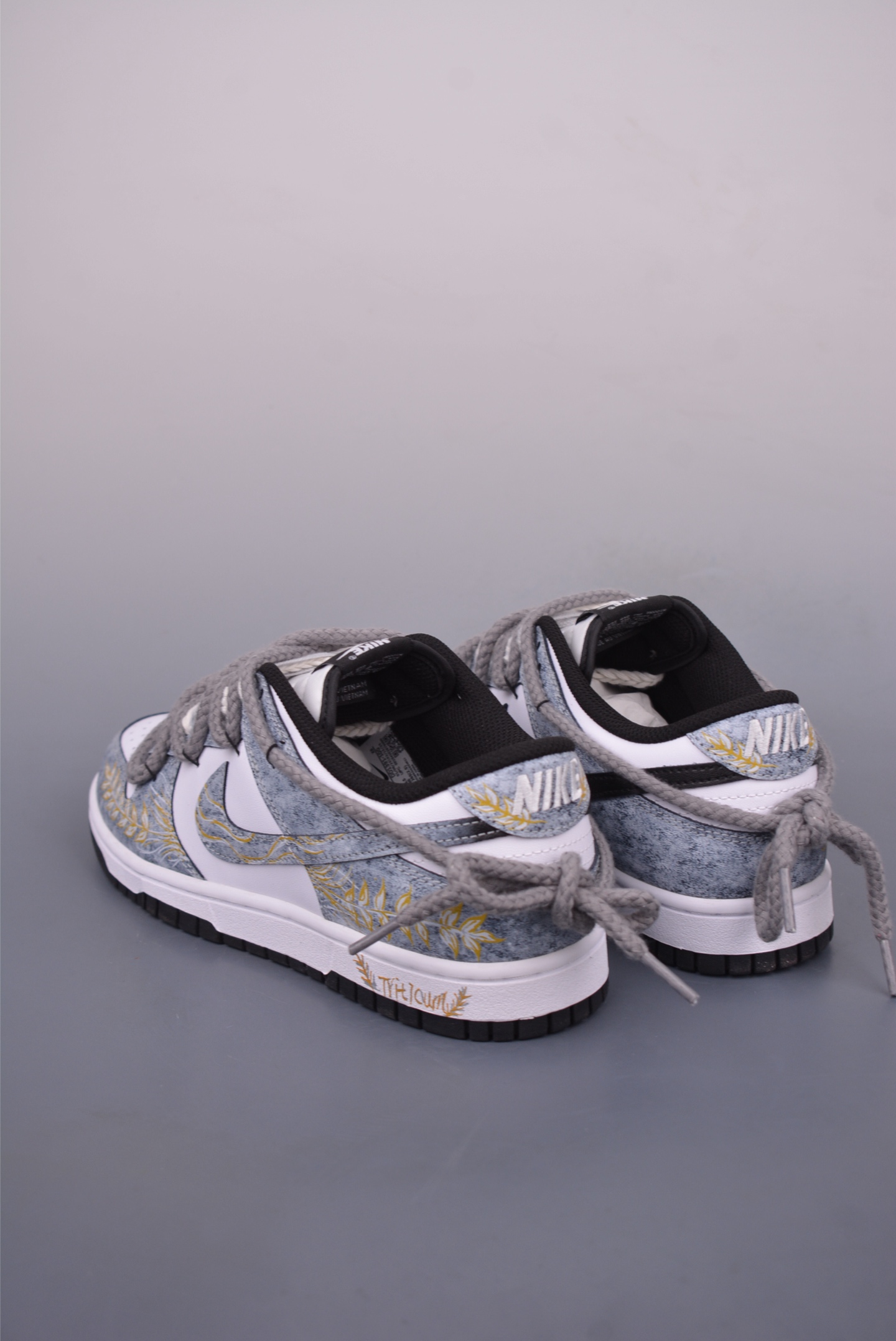 Louis Vuitton x Nike SB Dunk Low 