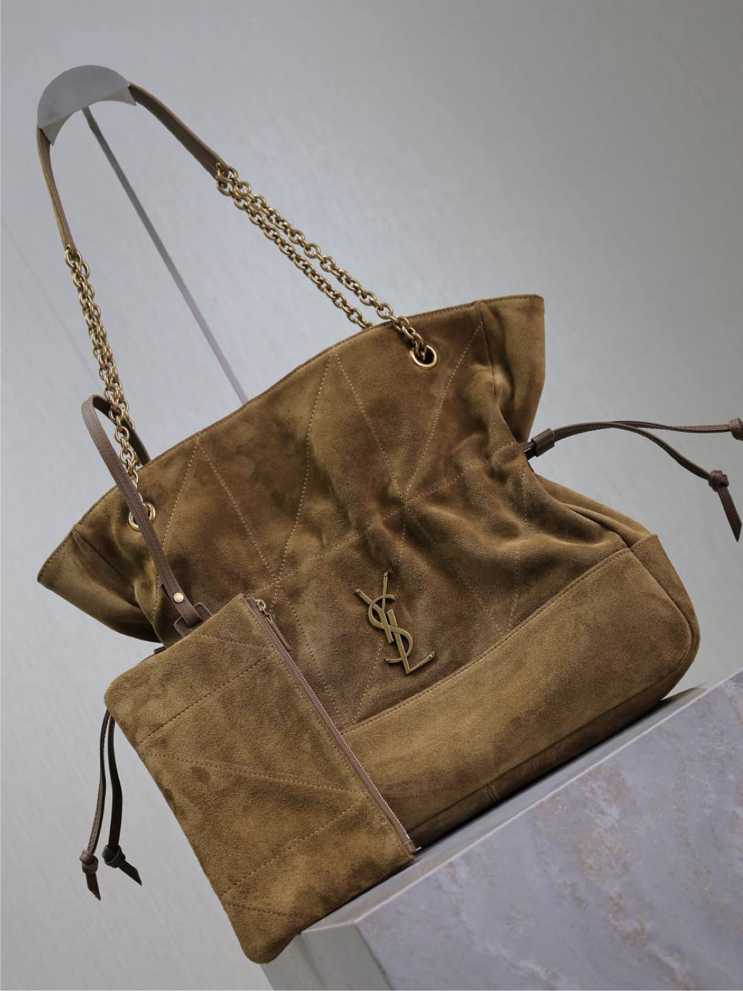 Yves Saint Laurent Jamie 4.3 Large CHON Bucket Bag 809824
