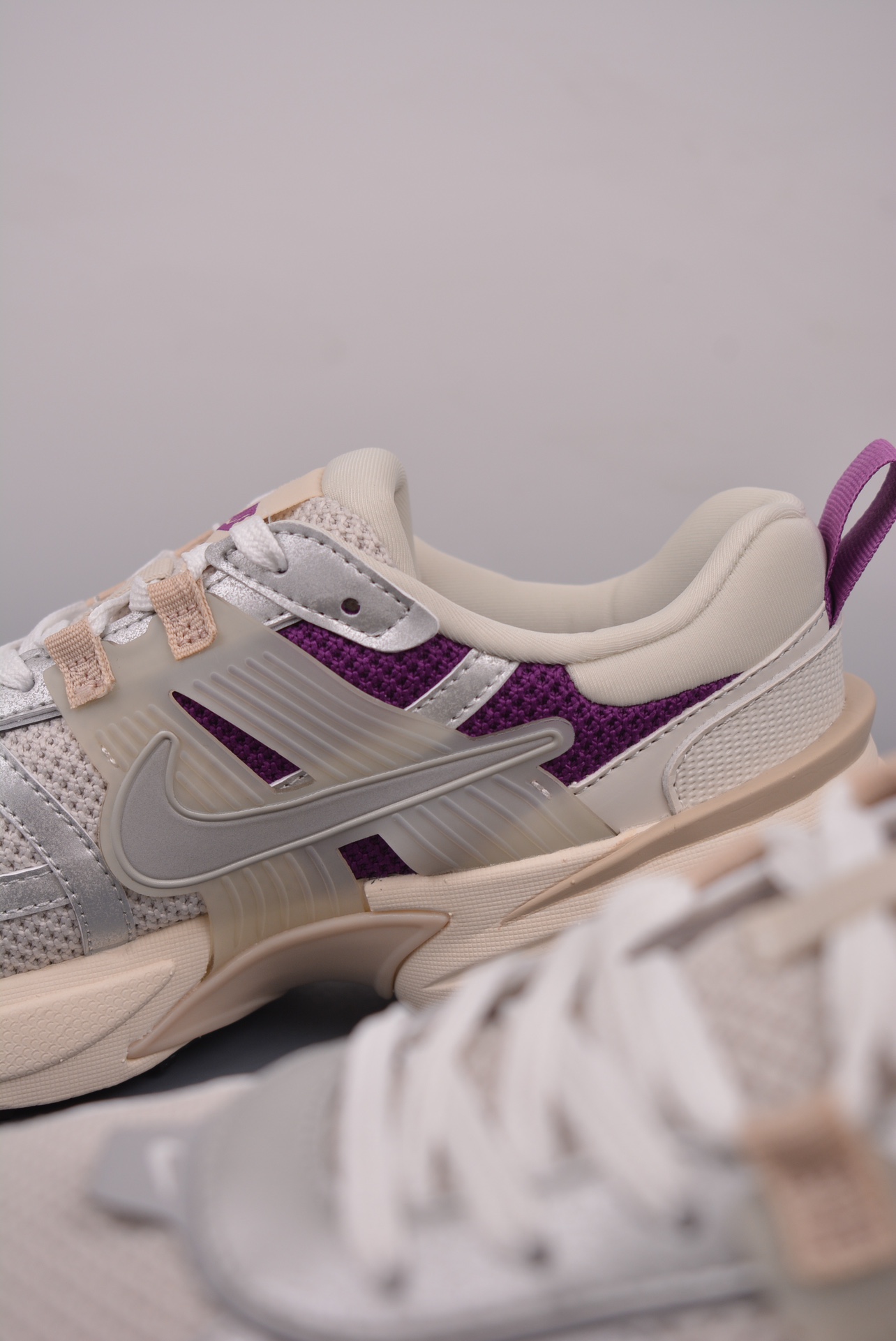 Nike Wmns V2K Runtekk LowSmokey Mauve HF4305-072