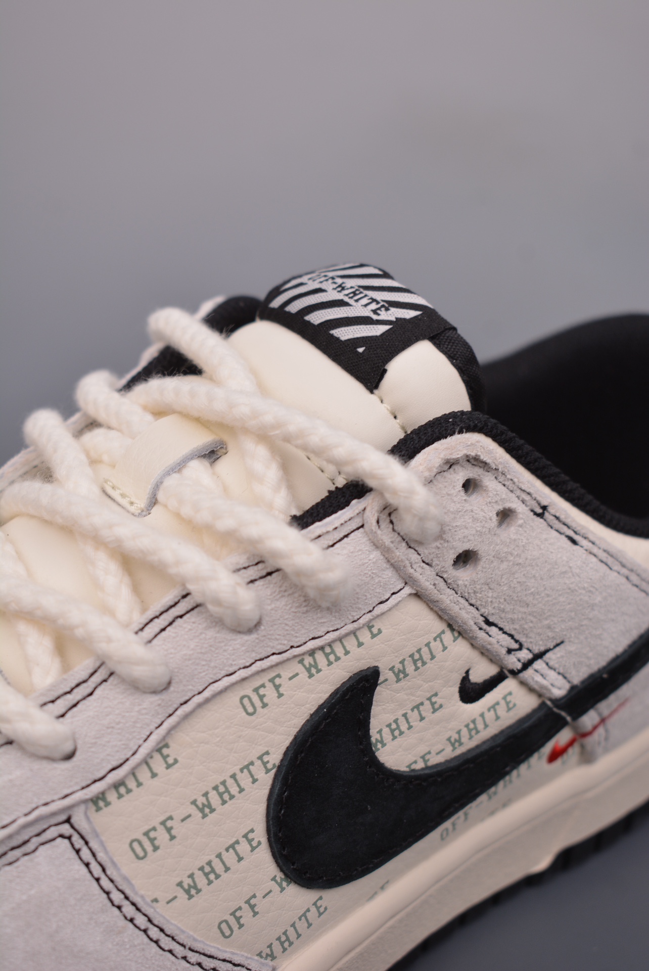 Off-White™ x Nike SB Dunk Low Off-White Off-White Grey YX5066-212