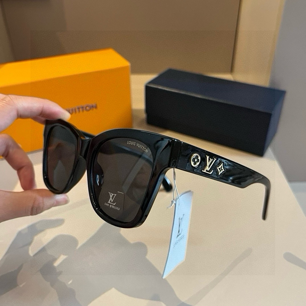 Louis Vuitton square-frame sunglasses