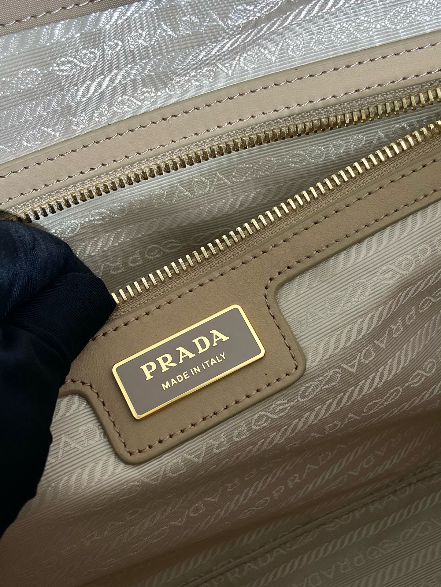 Prada Second-hand bag large size 1BB114