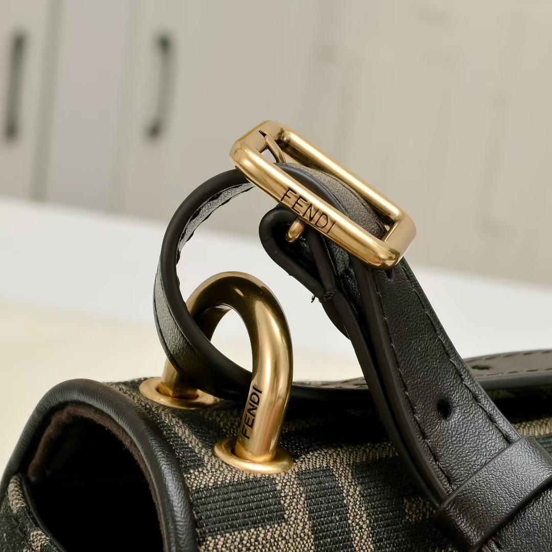 FENDI C'mon series retro large flap bag 6652