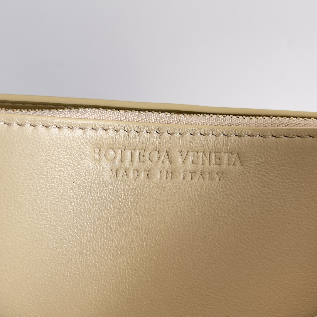 Bottega Veneta Patti Bag 776783