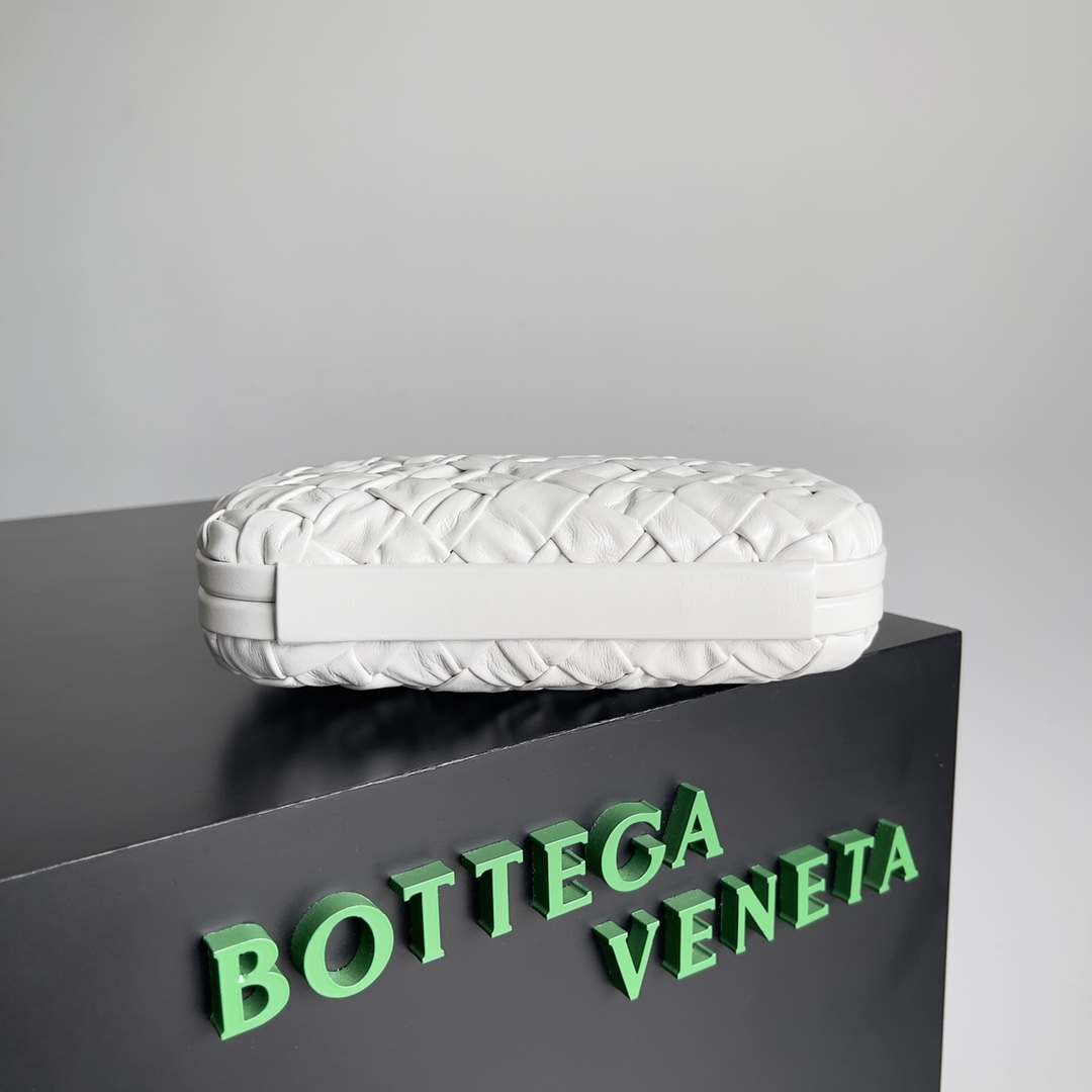 Bottega Veneta Knot woven evening bag 717622