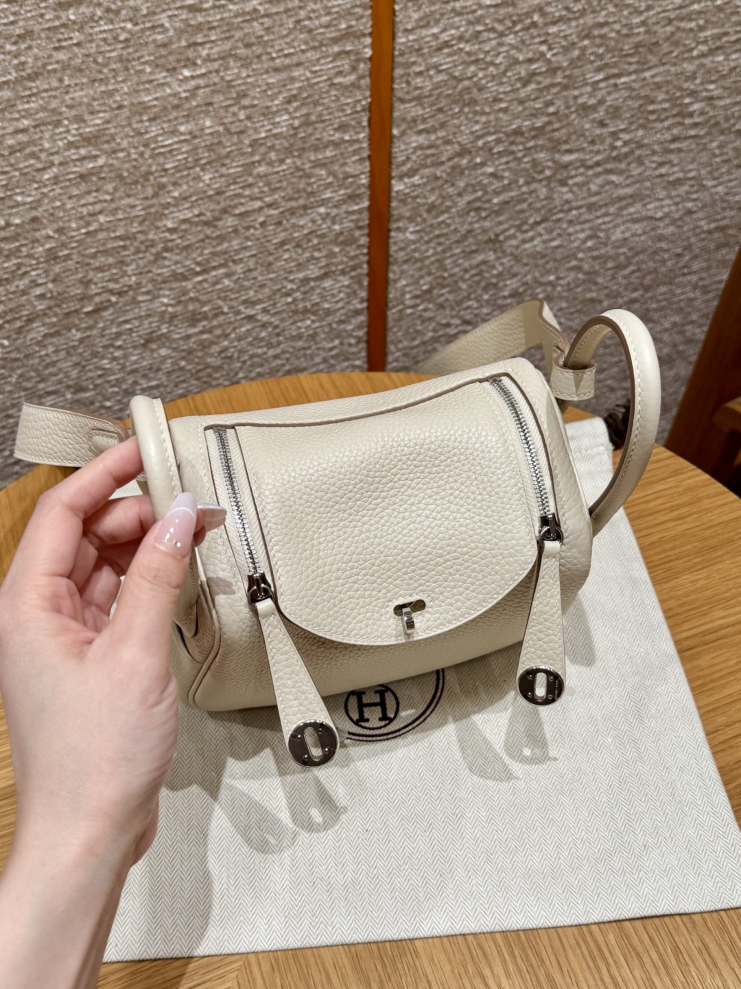 Hermès Mini Lindy 10Craie Handbag (Handmade to Order)