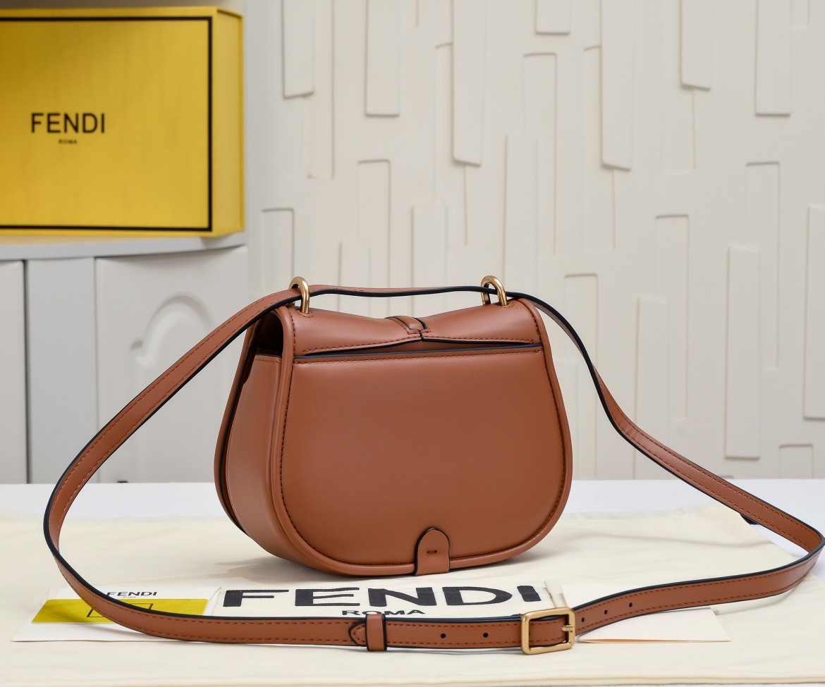 FENDI C'mon series retro flap bag 6651
