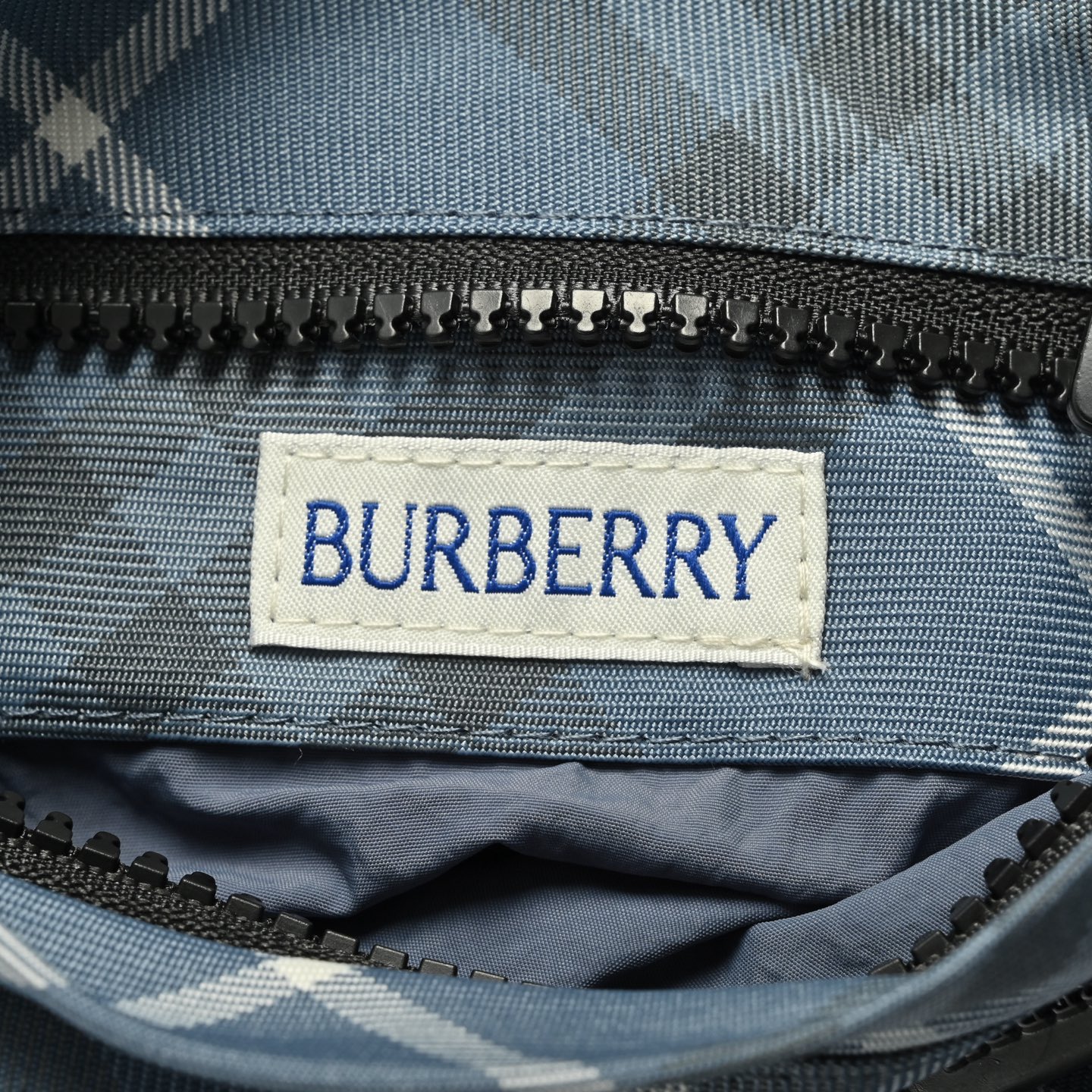 Burberry 25Fw reversible jacket with diamond check and horse embroidery