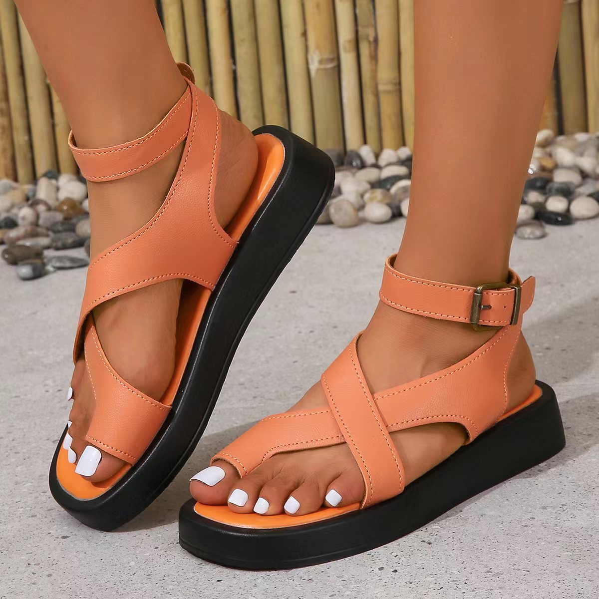 Women's Casual Thick-Soled Clip Toe Sandals Beach Shoes with Round Toe and Back Buckle Strap