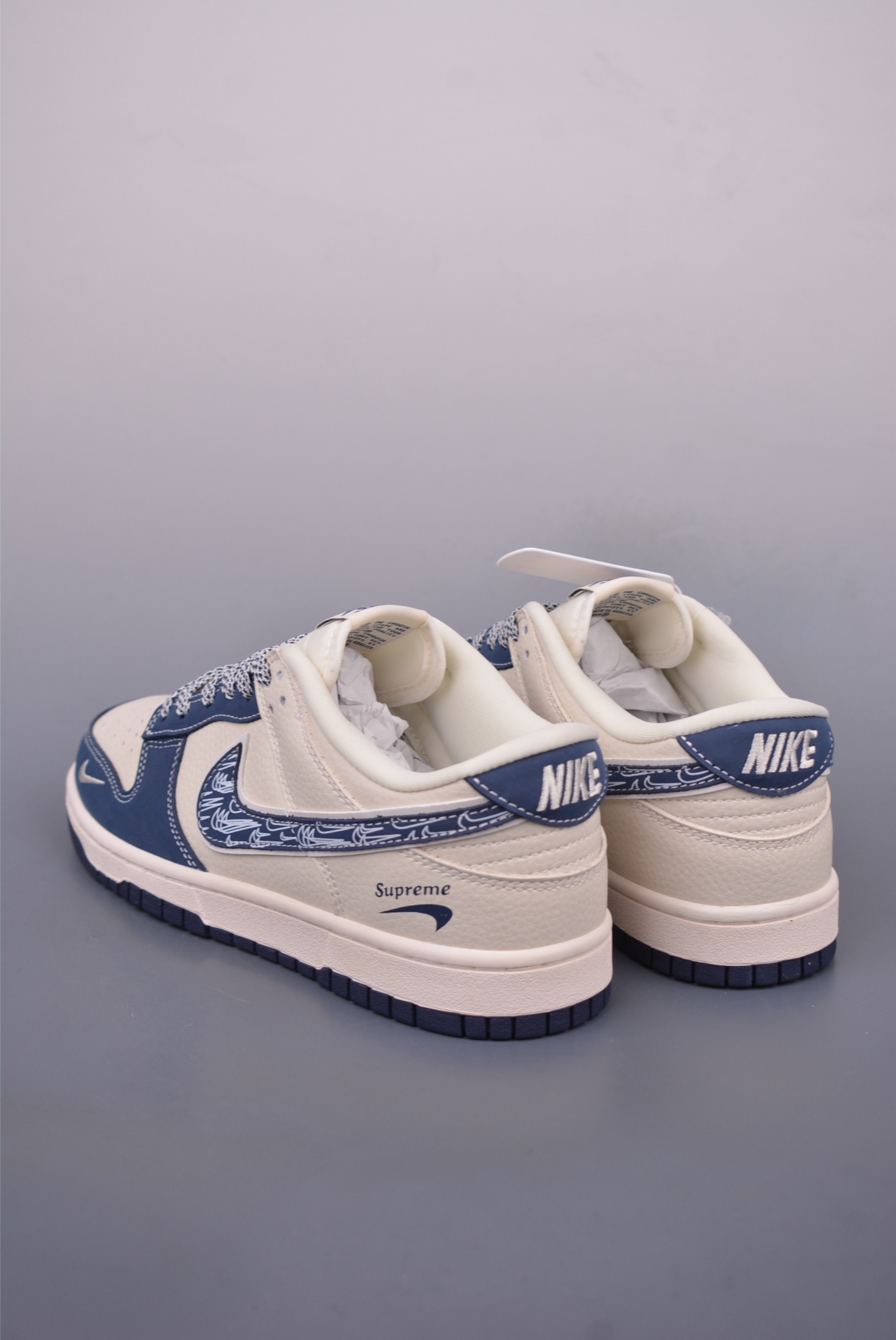 Supreme x Nike SB Dunk Low sneakers Off-white and blue LW1818-116