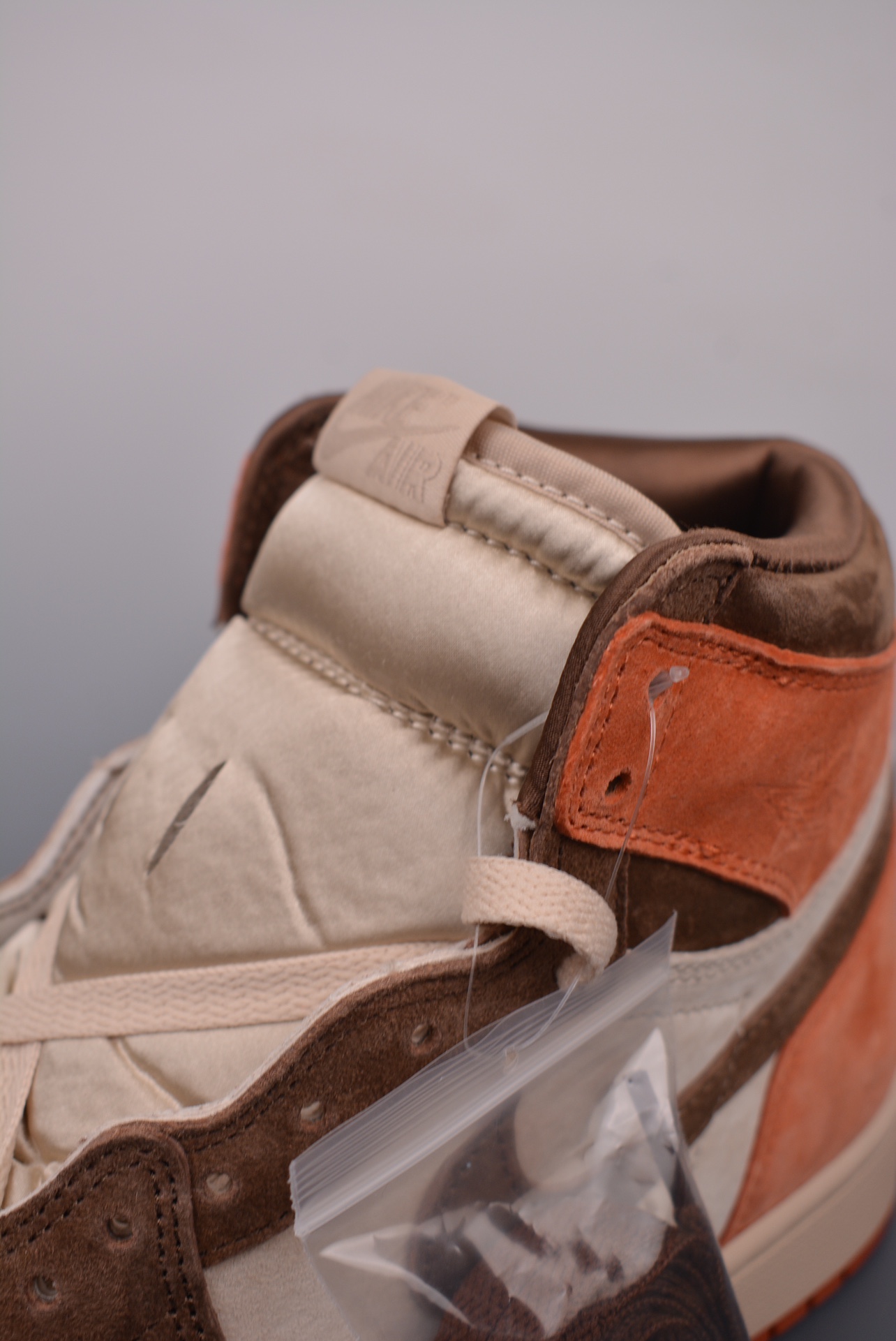 Air Jordan 1 Retro High OGDusted Clay FQ2941-200