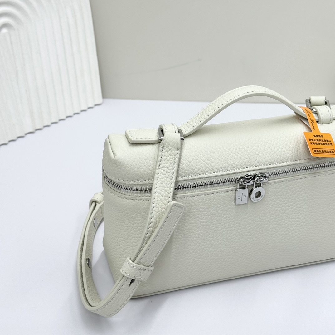 Loro Piana Extra poet L19 Clutch FAI8393