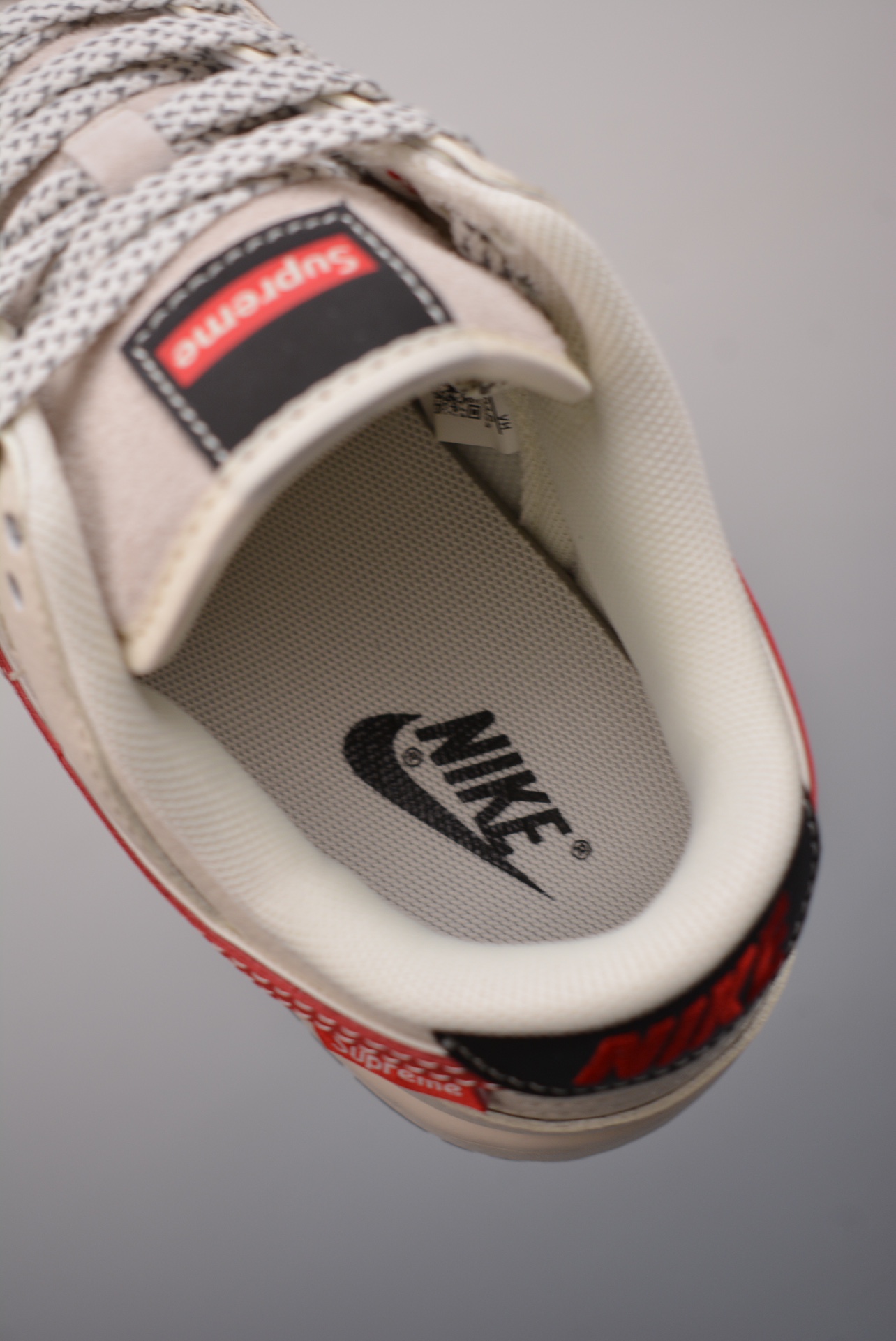 《Hello Kitty》x Nike By You SB Dunk Low RetroHello Kitty And Friends XY1688-018