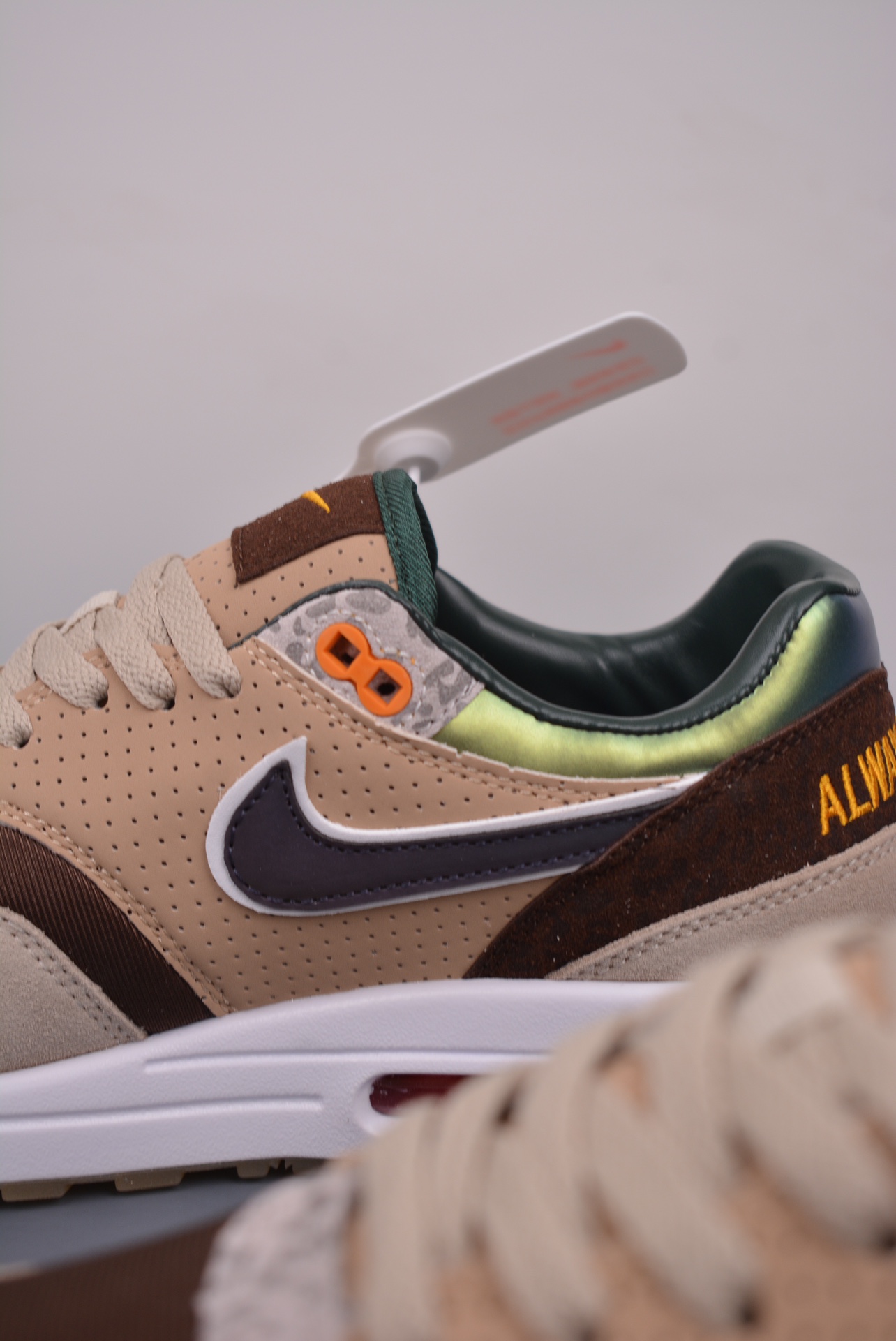 Division Street x Nike Air Max 1 ’87 PremiumUniversity of Oregon HQ2640-200