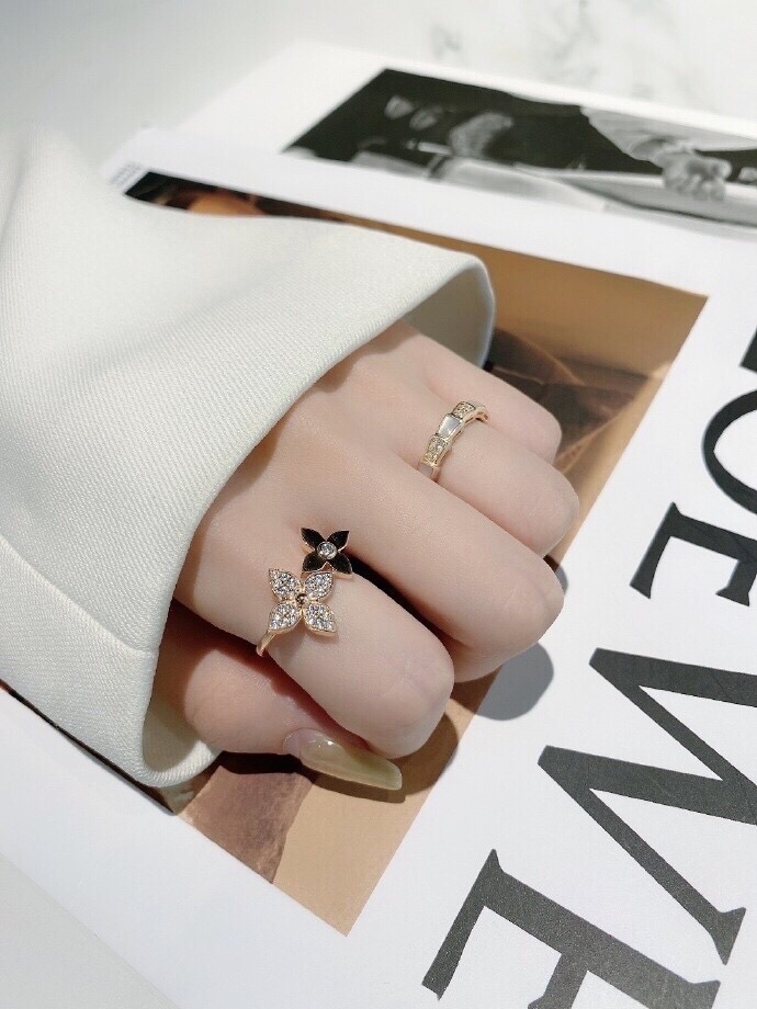 Louis Vuitton STAR BLOSSOM Floral Ring