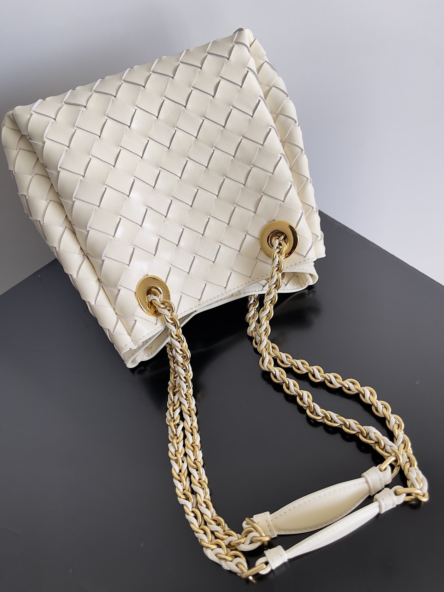 BOTTEGA VENETA New Chain Parachute Bag 817175