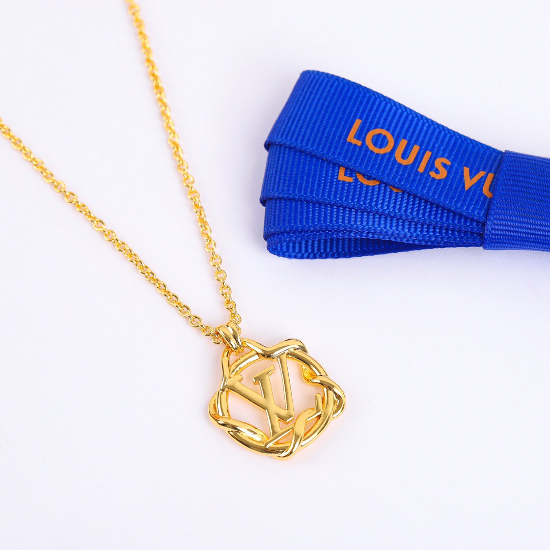 Louis Vuitton Vine Edge Round Pendant Necklace