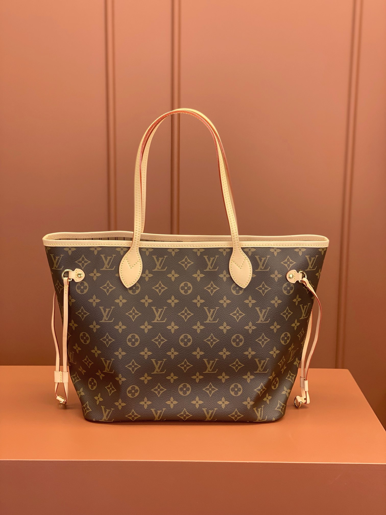 Louis Vuitton NEVERFULL Medium Handbag M40995