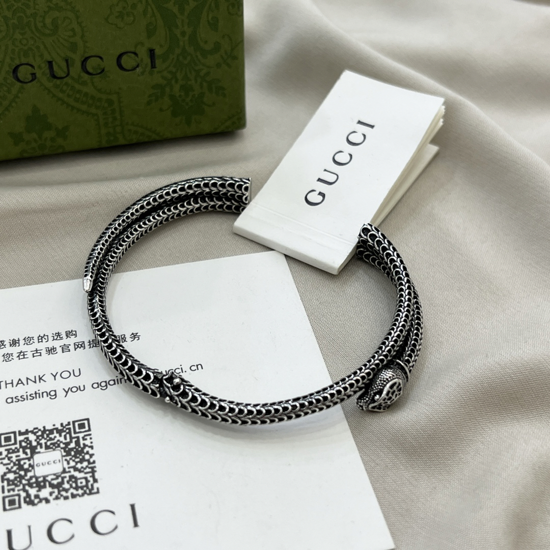 Gucci snake shape vintage bracelet