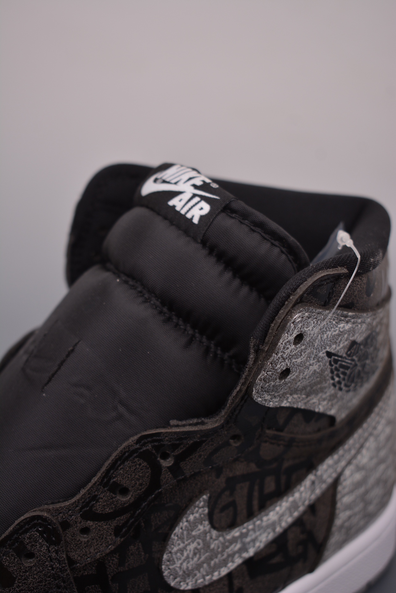 Air Jordan 1 Retro High OGRebellionaire 555088-036
