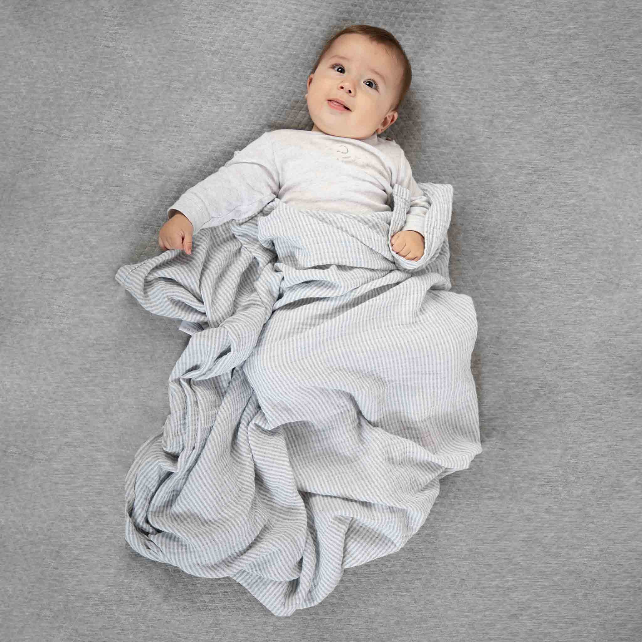 Muselina Raya Gris