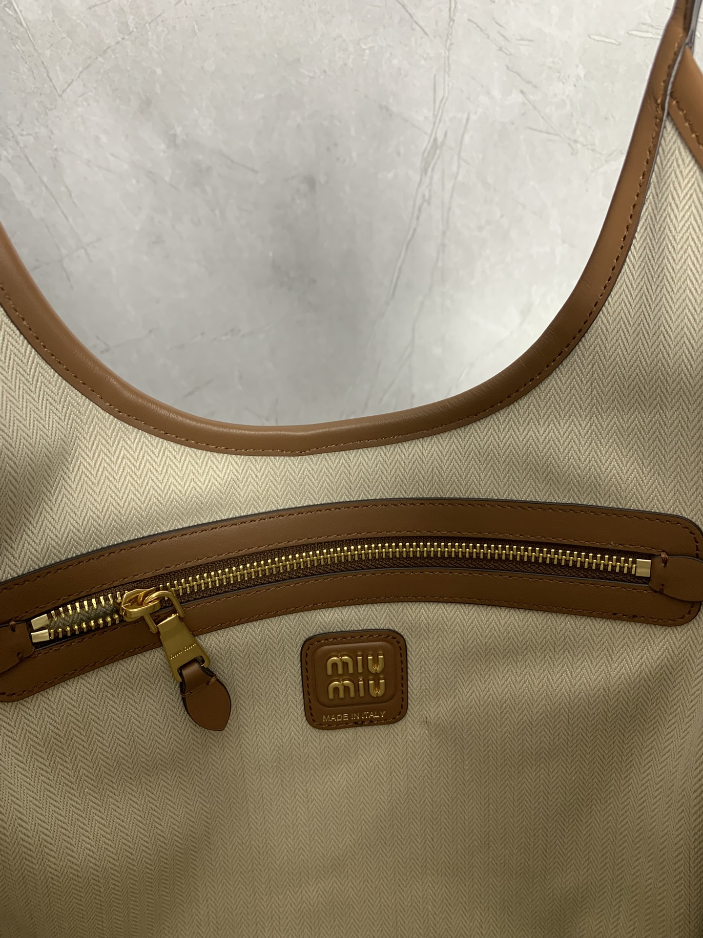 Miu Miu hobo tote 5BG231