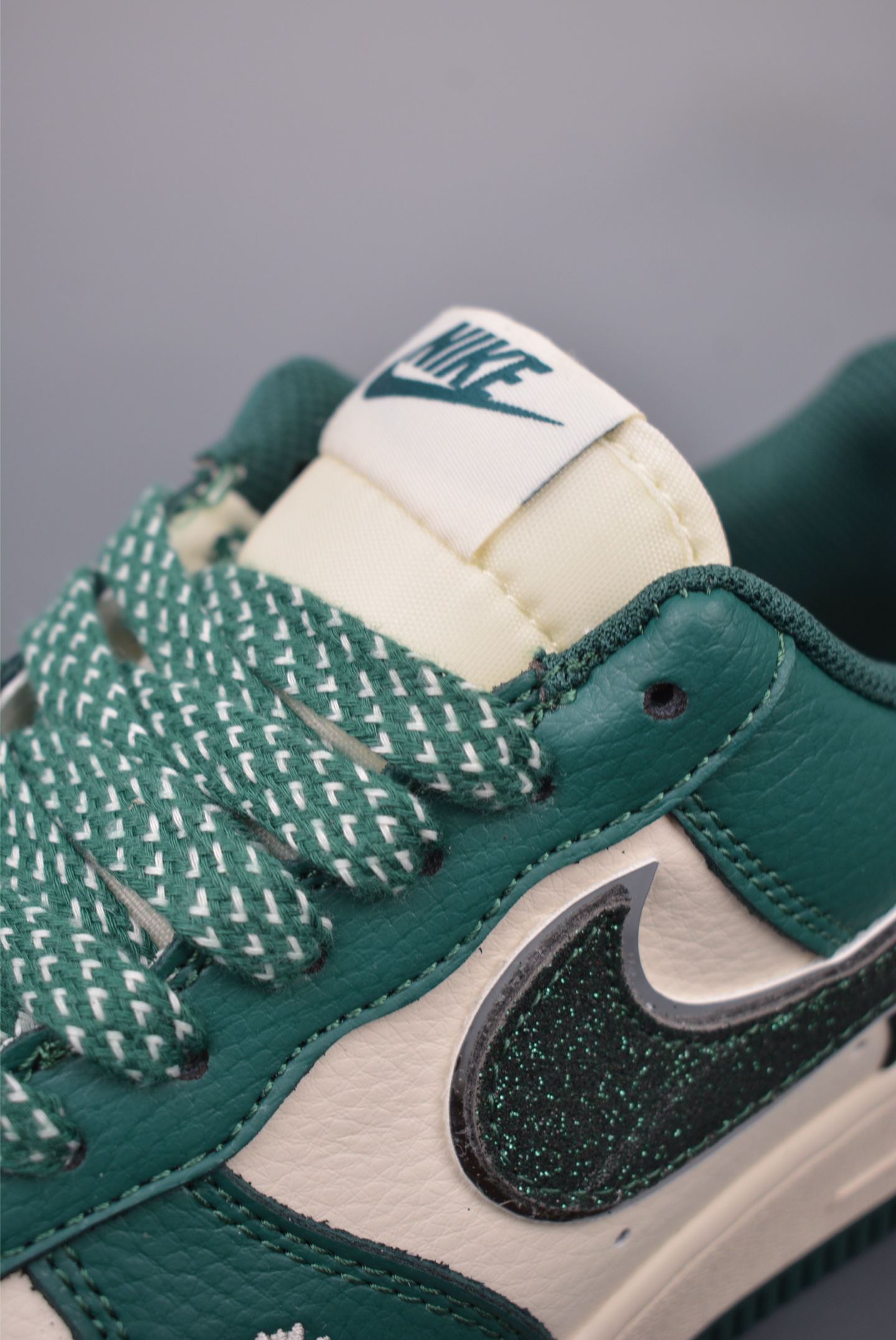 Nike Air Force 1’07 Low Dark Green and White Daisy QY6818-617
