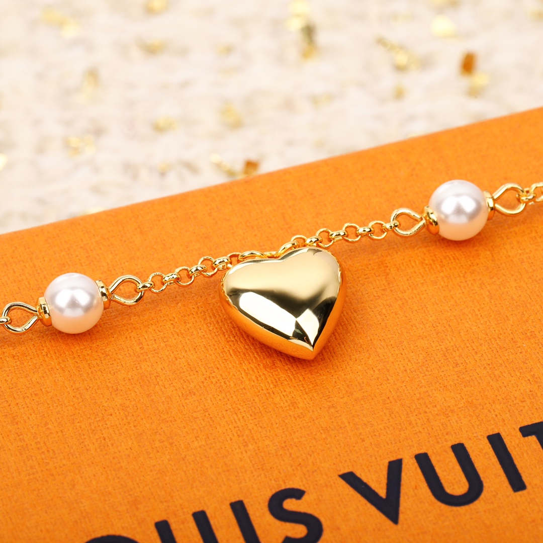 Louis Vuitton Heart Pearl Necklace