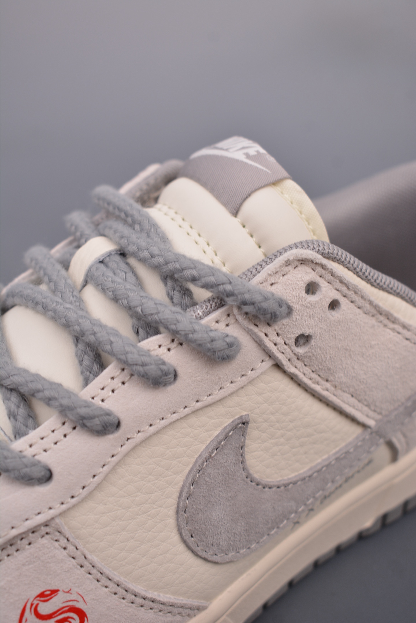 Kaws x Nike SB Dunk Low Retro Off-White Light Grey YX5066-250