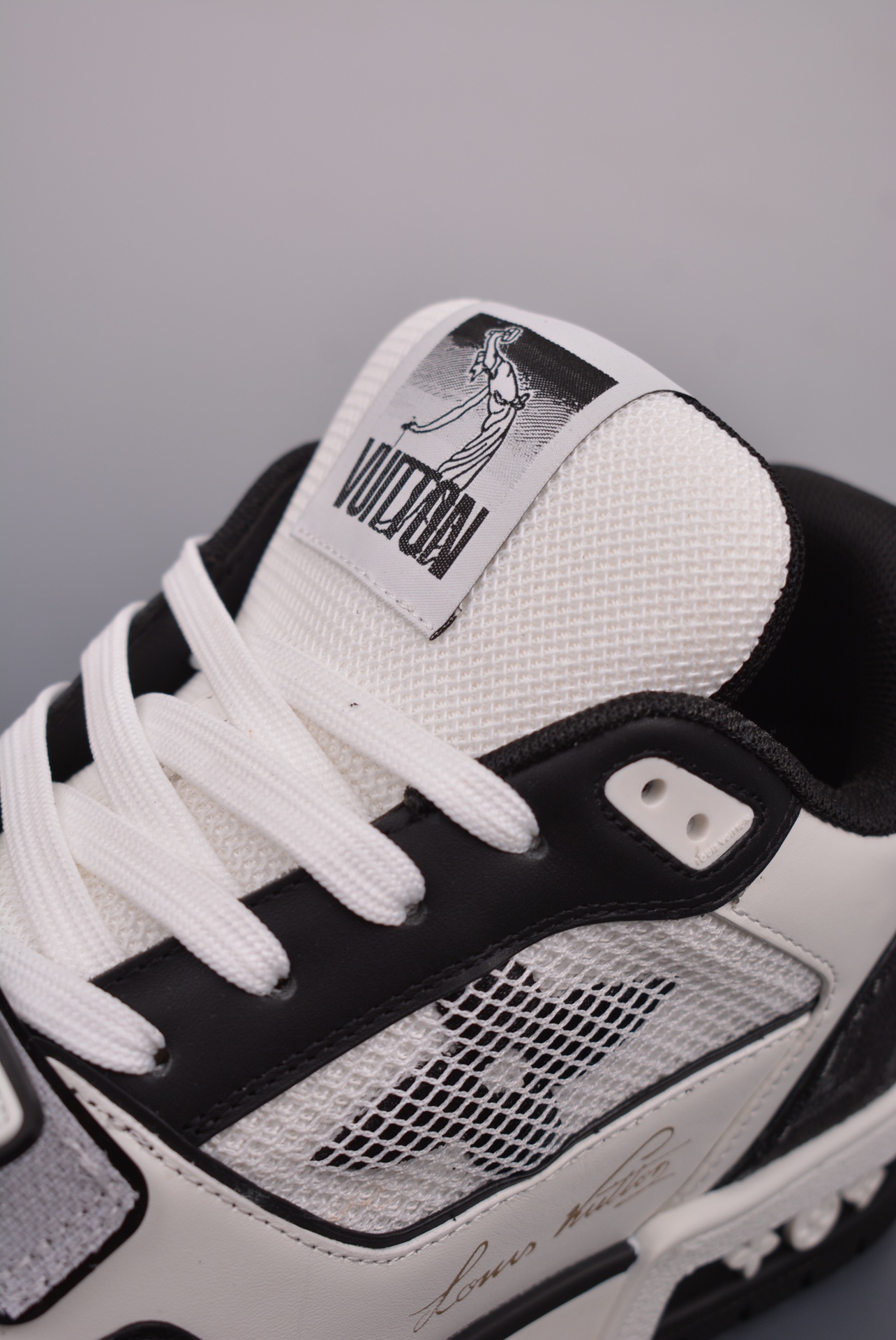 Louis Vuitton Trainer Sneaker Low Black and White Signature 1A9ZG9