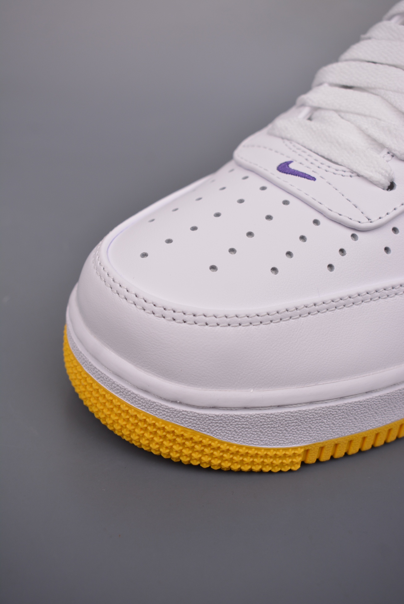 Kobe Bryant x Nike Air Force 1'07 LowWhiteVarsity Maize FZ1151-100